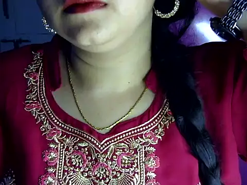 Snapshot of Cute_Aliyaa chatting on July 2026 01:23:01 PM Cute Aliyaa online show from July 2026 01:23:01 PM
