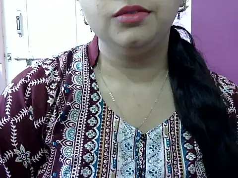 Snapshot of Cute_Aliyaa chatting on May 2026 09:47:01 AM Cute Aliyaa online show from May 2026 09:47:01 AM