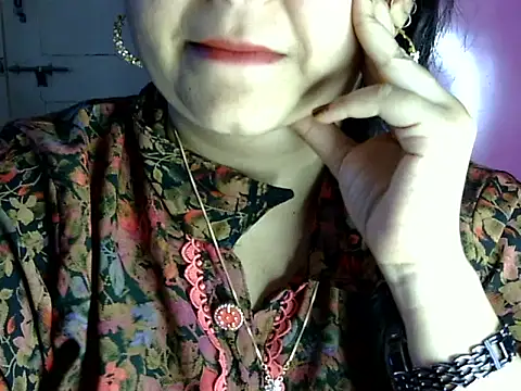Snapshot of Cute_Aliyaa chatting on July 2026 01:07:02 PM Cute Aliyaa online show from July 2026 01:07:02 PM