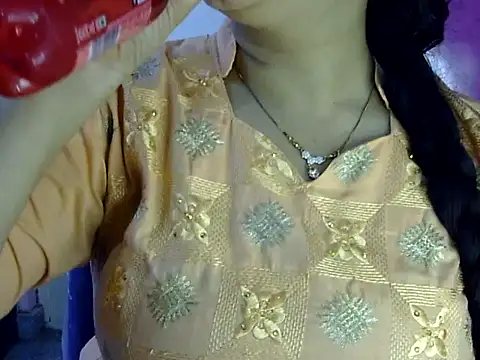 Snapshot of Cute_Aliyaa chatting on May 2026 12:25:01 PM Cute Aliyaa online show from May 2026 12:25:01 PM