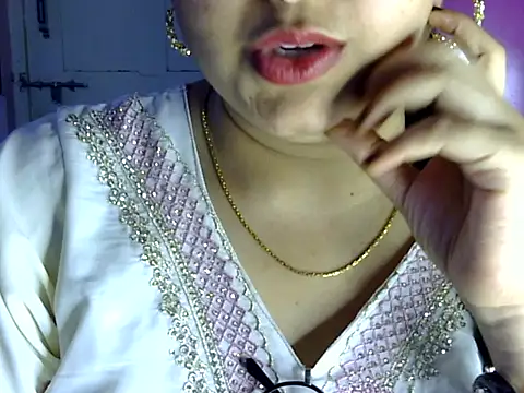 Snapshot of Cute_Aliyaa chatting on July 2026 01:14:01 PM Cute Aliyaa online show from July 2026 01:14:01 PM