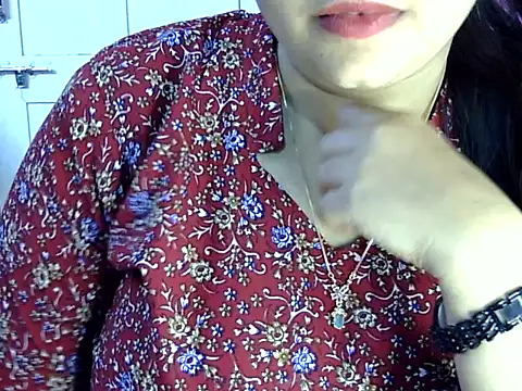 Snapshot of Cute_Aliyaa chatting on June 2026 01:44:02 PM Cute Aliyaa online show from June 2026 01:44:02 PM