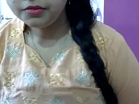 Snapshot of Cute_Aliyaa chatting on May 2026 10:40:02 AM Cute Aliyaa online show from May 2026 10:40:02 AM