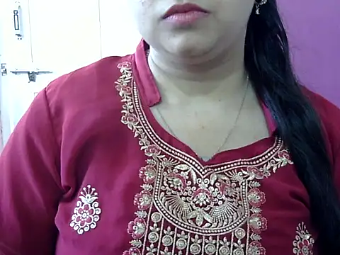 Snapshot of Cute_Aliyaa chatting on May 2026 10:20:01 AM Cute Aliyaa online show from May 2026 10:20:01 AM