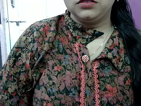 Snapshot of Cute_Aliyaa chatting on May 2026 02:03:01 PM Cute Aliyaa online show from May 2026 02:03:01 PM