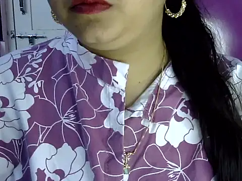 Snapshot of Cute_Aliyaa chatting on June 2026 02:04:01 PM Cute Aliyaa online show from June 2026 02:04:01 PM