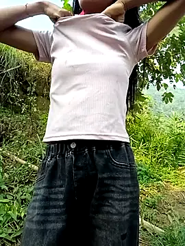Snapshot of Hoa-tuylip chatting on July 2026 12:45:01 AM Hoa-tuylip online show from July 2026 12:45:01 AM