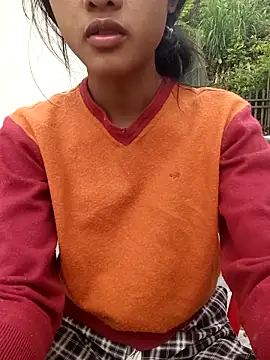 Snapshot of Hoa-tuylip chatting on April 2026 01:10:02 AM Hoa-tuylip online show from April 2026 01:10:02 AM