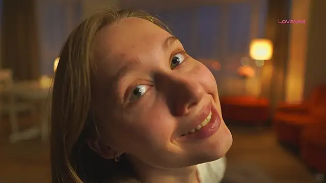 Snapshot of SharaNewbern chatting on February 2026 01:44:01 PM SharaNewbern online show from February 2026 01:44:01 PM