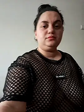 Yasmine love online show from February 2026 02:33:01 PM