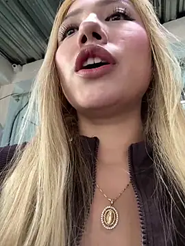 Isa cortes  online show from April 2026 01:51:01 PM