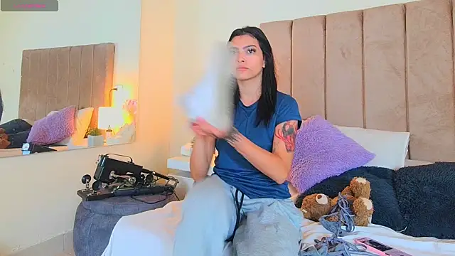 LANA LARSEN online show from February 2026 11:43:02 AM