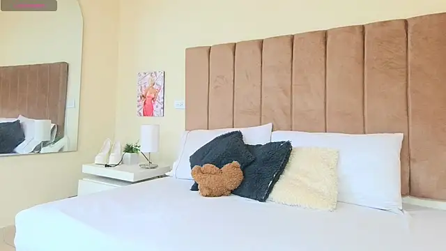 LANA LARSEN online show from April 2026 01:41:01 PM