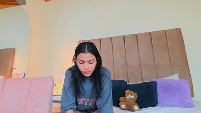 LANA LARSEN online show from March 2026 11:37:02 AM