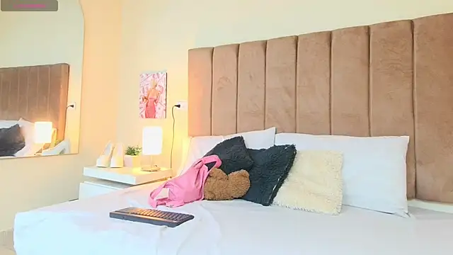 LANA LARSEN online show from April 2026 11:50:02 AM