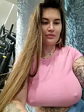 Snapshot of TattooGirlAlia chatting on December 2024 06:19:02 PM TattooGirlAlia online show from December 2024 06:19:02 PM