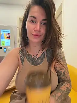 Snapshot of TattooGirlAlia chatting on October 2025 06:28:01 AM TattooGirlAlia online show from October 2025 06:28:01 AM
