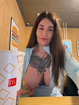 Snapshot of TattooGirlAlia chatting on November 2025 07:28:01 PM TattooGirlAlia online show from November 2025 07:28:01 PM