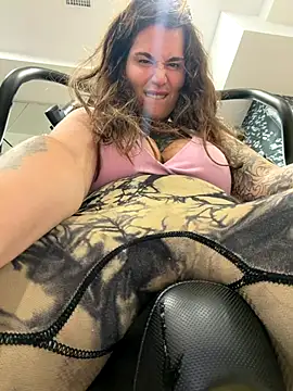 Snapshot of TattooGirlAlia chatting on October 2025 09:16:01 PM TattooGirlAlia online show from October 2025 09:16:01 PM