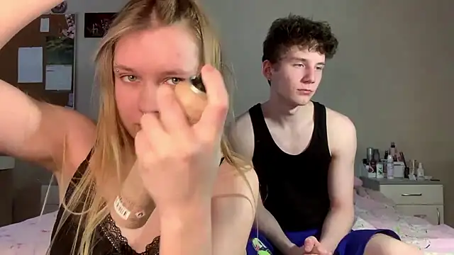 Snapshot of FloraCouple chatting on March 2026 12:27:02 PM FloraCouple online show from March 2026 12:27:02 PM