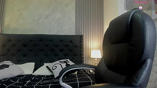 isabella  lux online show from February 2026 07:05:01 PM