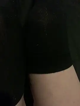 Snapshot of parisleau chatting on March 2026 04:58:02 PM parisleau online show from March 2026 04:58:02 PM