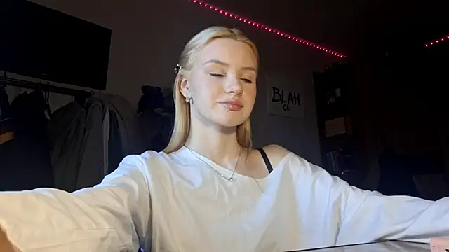 Snapshot of ChongTreece chatting on February 2026 05:13:02 AM ChongTreece online show from February 2026 05:13:02 AM