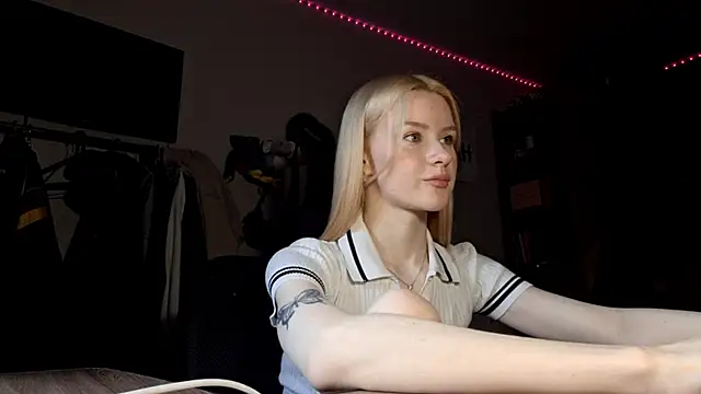 Snapshot of ChongTreece chatting on February 2026 06:21:02 AM ChongTreece online show from February 2026 06:21:02 AM