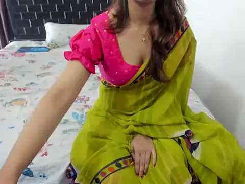 AttractiveQueen2006 online show from April 2026 07:25:02 AM