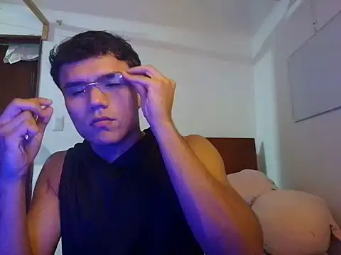 CreamKingg online show from April 2026 12:35:01 AM