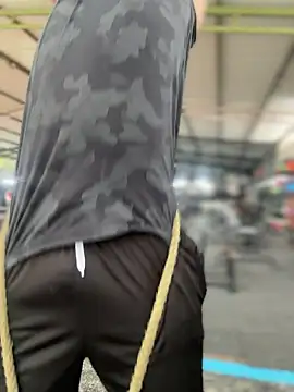 CreamKingg online show from April 2026 07:37:01 PM