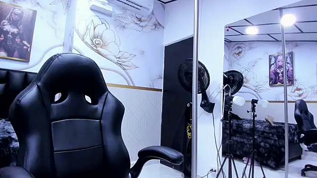 alicee  mature online show from April 2026 09:22:01 PM