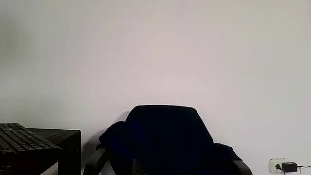 luisk200 online show from February 2026 12:24:01 PM