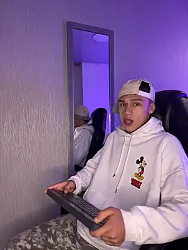 Dominik Souza online show from April 2026 08:04:02 PM