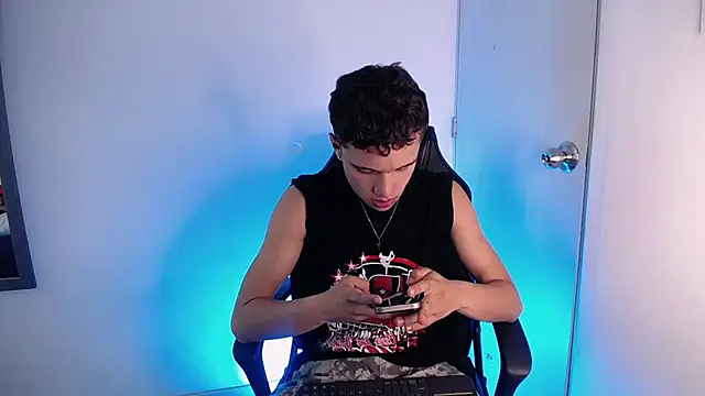 Dominik Souza online show from April 2026 08:32:02 PM