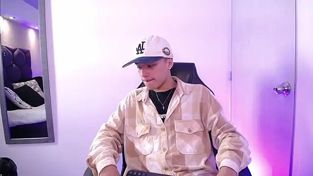 Dominik Souza online show from April 2026 08:21:01 PM