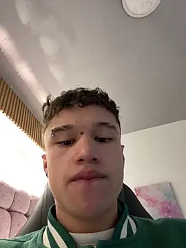 Snapshot of Dominik_Souza chatting on May 2026 06:58:02 PM Dominik Souza online show from May 2026 06:58:02 PM
