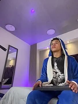 Dominik Souza online show from April 2026 08:03:02 PM