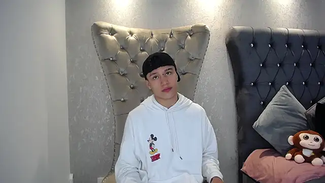 Dominik Souza online show from March 2026 08:08:01 PM