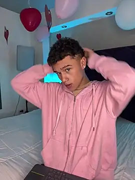 Snapshot of Dominik_Souza chatting on March 2026 07:43:02 PM Dominik Souza online show from March 2026 07:43:02 PM