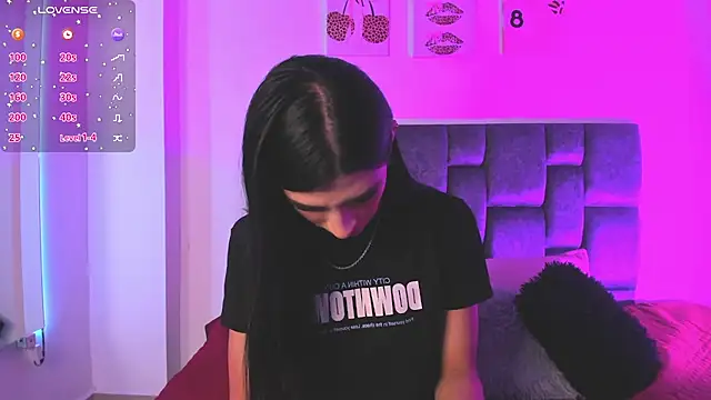 Isabella Moon9 online show from April 2026 12:01:01 PM