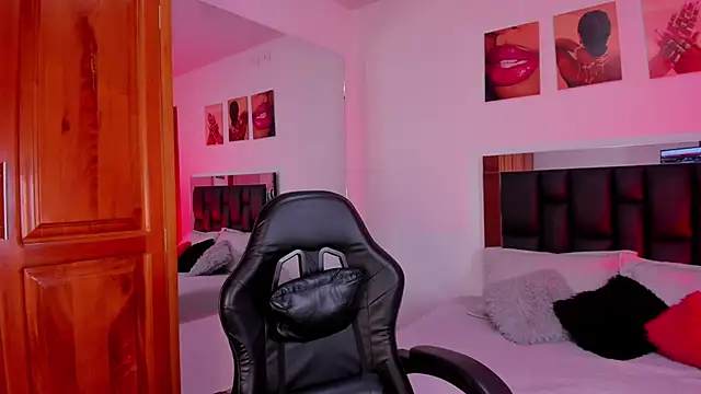 Snapshot of Isabella_Moon9 chatting on February 2026 11:40:01 AM Isabella Moon9 online show from February 2026 11:40:01 AM