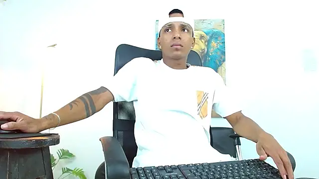 Snapshot of ostinn18 chatting on March 2026 02:13:02 PM ostinn18 online show from March 2026 02:13:02 PM