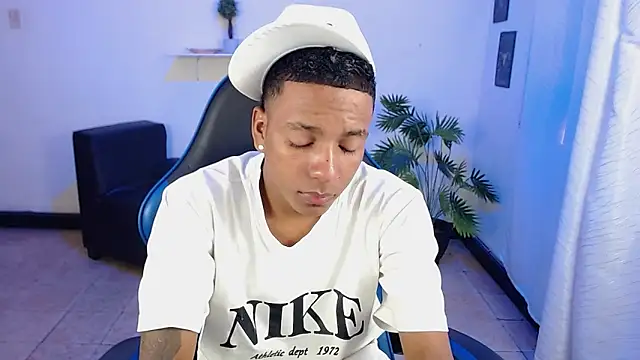 ostinn18 online show from March 2026 02:32:02 PM