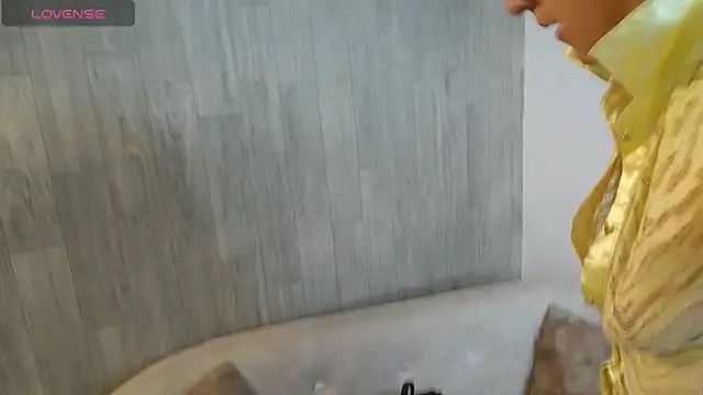 sara marrisson online show from April 2026 10:06:02 PM