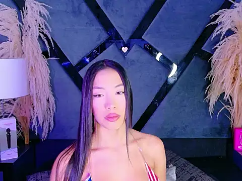 KylieWhitee online show from February 2026 01:43:02 PM