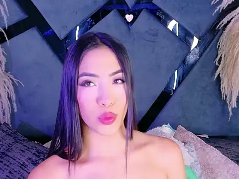 KylieWhitee online show from April 2026 11:55:01 AM