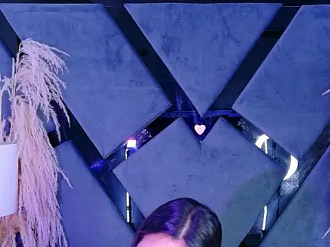 KylieWhitee online show from February 2026 12:02:01 PM