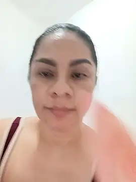 luna pinky online show from March 2026 07:10:02 PM