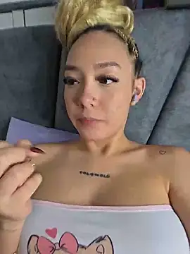 Snapshot of alaia_princess chatting on May 2026 11:14:01 PM alaia princess online show from May 2026 11:14:01 PM